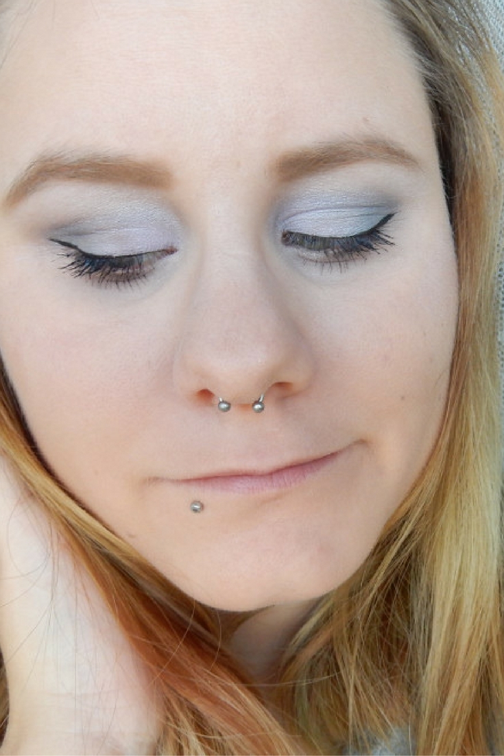 Smoky eyes facile avec du mauve et de l'anthracite !